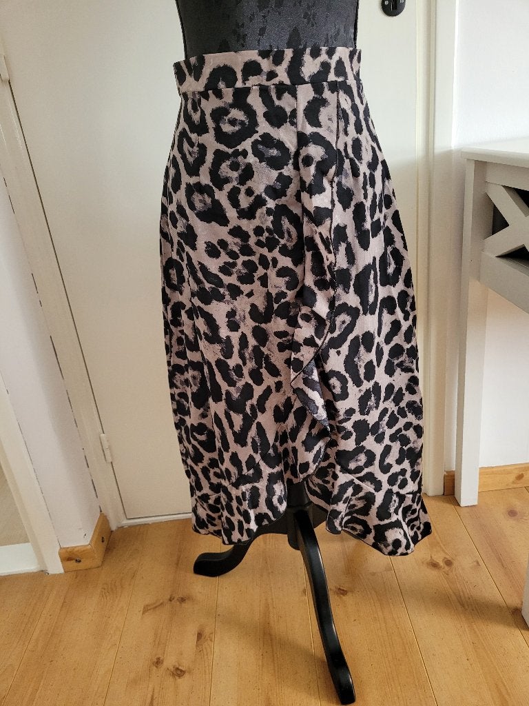 Moking Top luipaard ruffles rok maat M valt S zgan, Kleding | Dames, Meerkleurig, Moking Top, Ophalen of Verzenden, Zo goed als nieuw