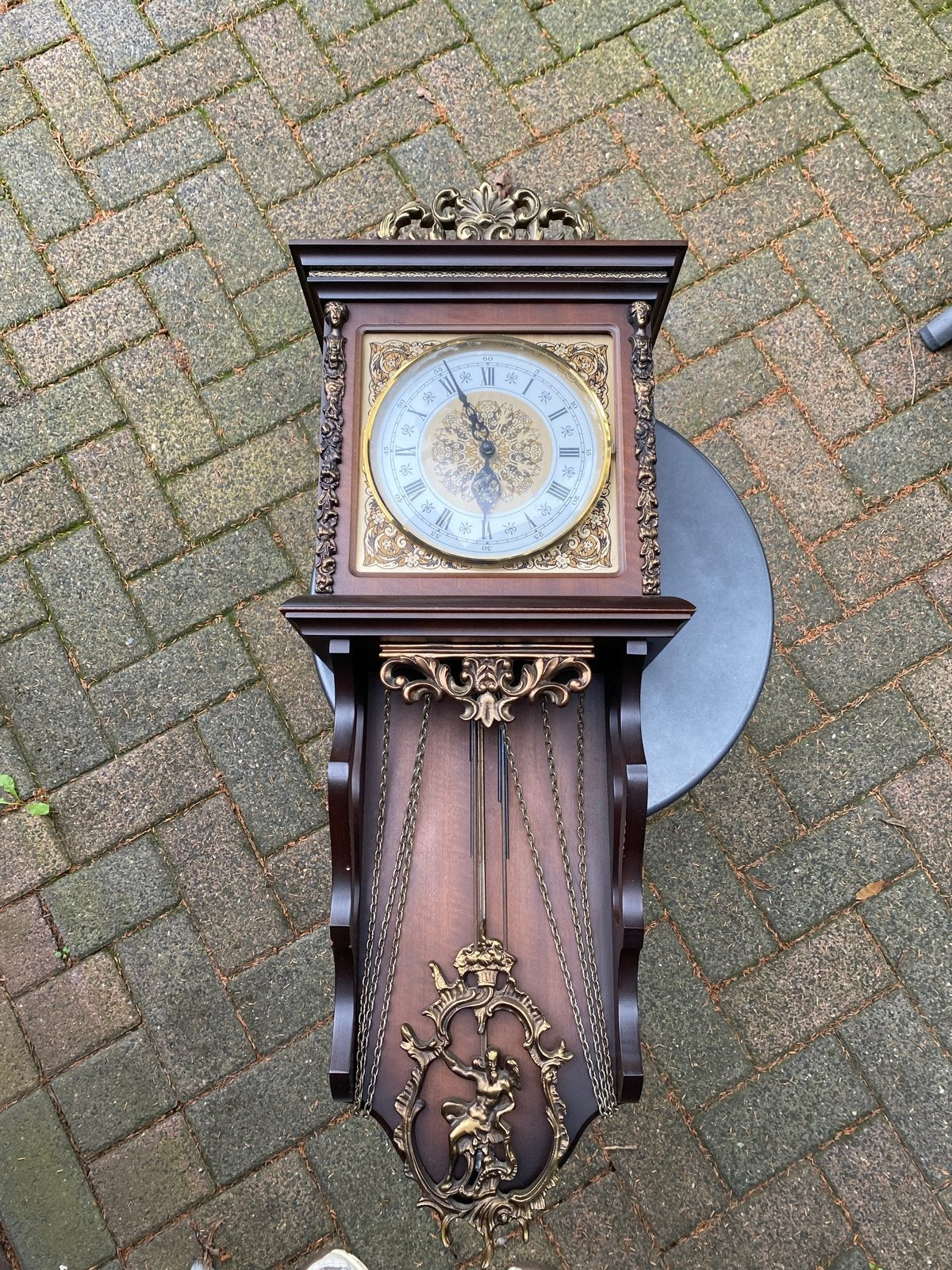 Antieke Wandklok met Slagwerk en Ornamenten, Ophalen