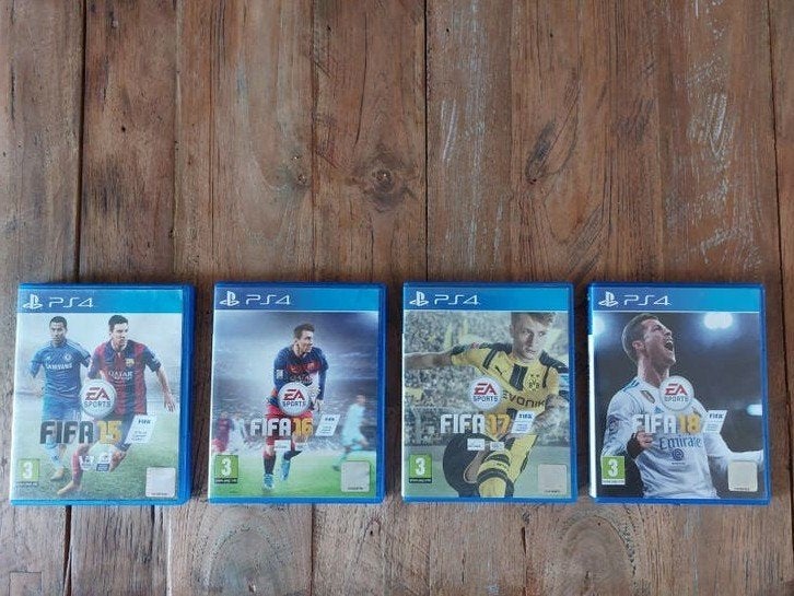 FIFA 15, 16, 17, 18 PS4 - Voetbalgames Collectie, Ophalen, Gebruikt, Eén computer, Sport