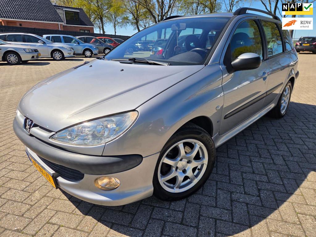 Peugeot 206 SW 1.6-16V XS 2002. Climate/Mistlampen/Trekhaak, Voorwielaandrijving, Zwart, 4 cilinders, Metallic lak