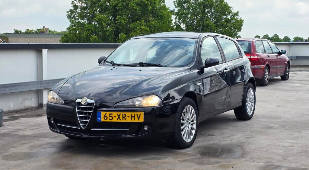 Alfa Romeo 147 1.6 T.Spark Business 1e Eigenaar Rondom Schad, Auto's, Alfa Romeo, Voorwielaandrijving, Beige, 4 cilinders, 400 kg