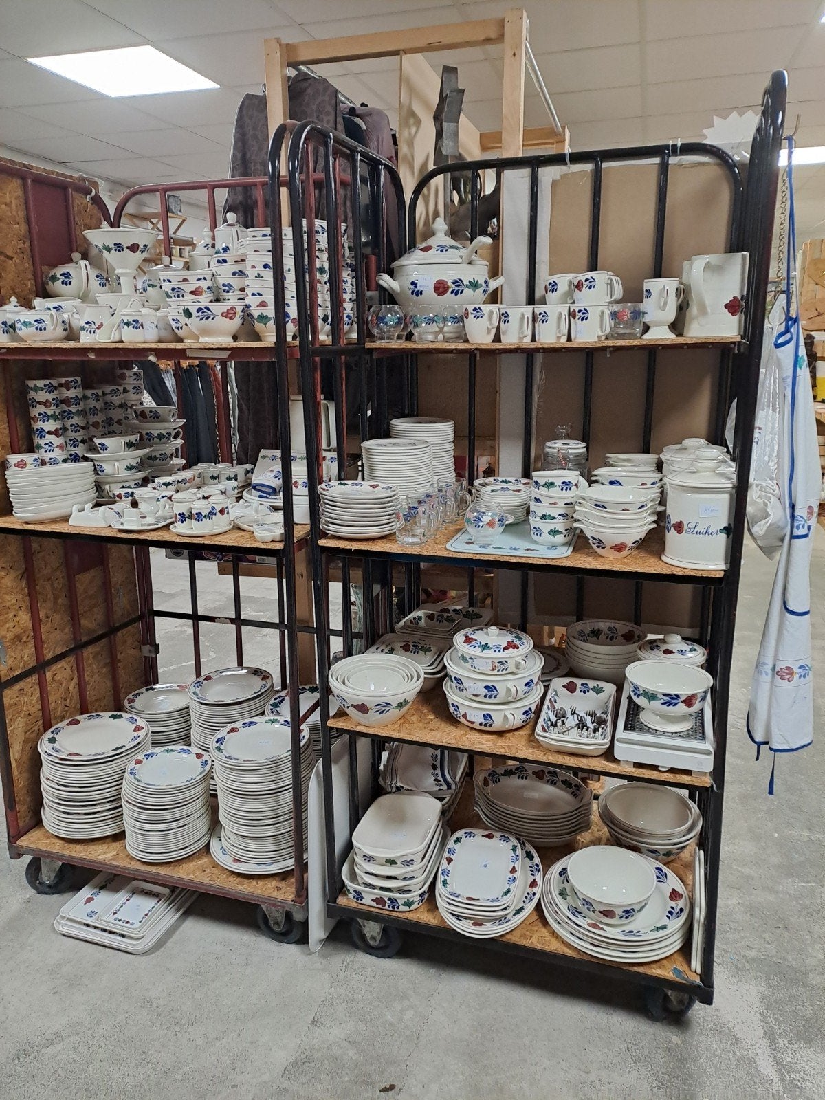 boerenbont servies te koop bij het kramenhuis in oosterwolde, Ophalen of Verzenden, Zo goed als nieuw, Aardewerk, Bord(en)
