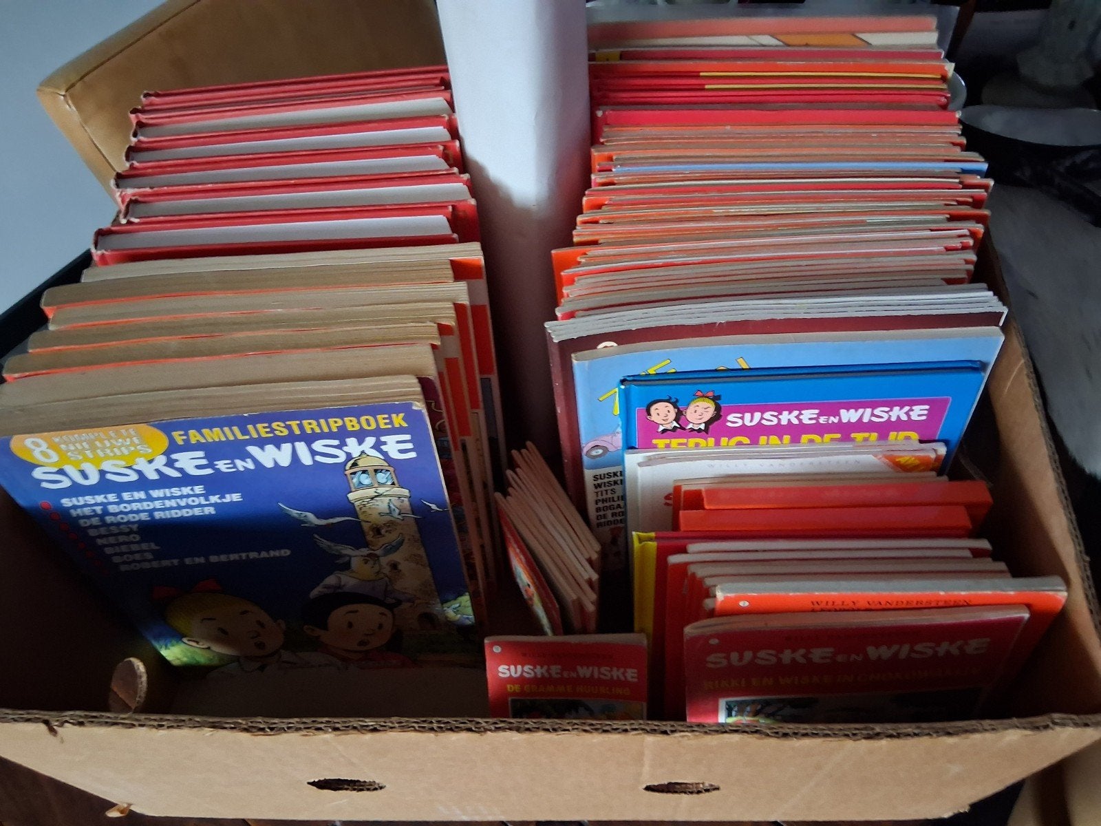 VERHUISDOOS VOL diverse Suske en Wiske. Bieden vanaf 15 euro, Gelezen, Willy Vandersteen, Ophalen of Verzenden, Meerdere stripboeken