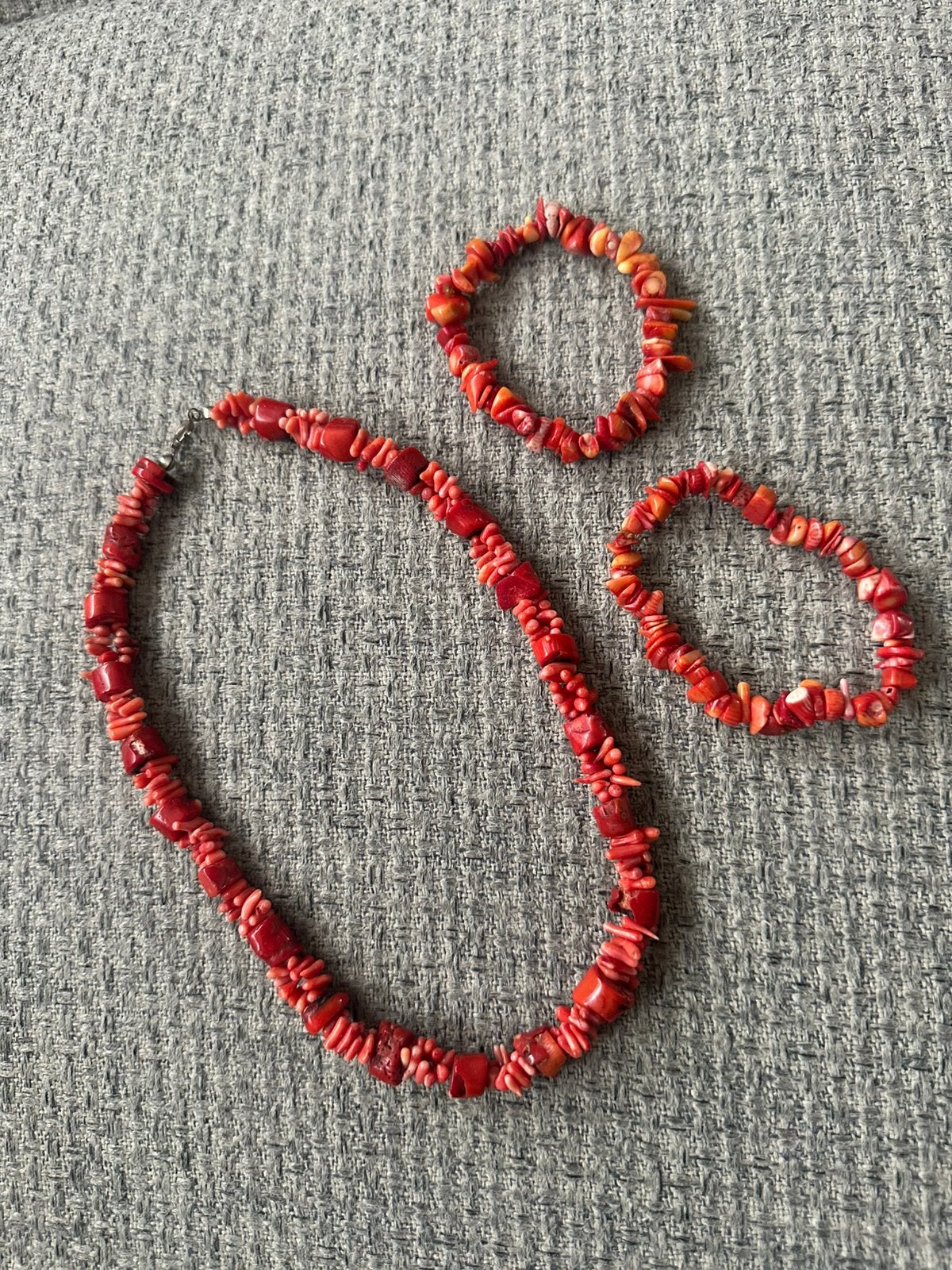 Bloedkoraal set van 1 ketting en 2 armbanden, Ophalen of Verzenden, Zo goed als nieuw, Rood
