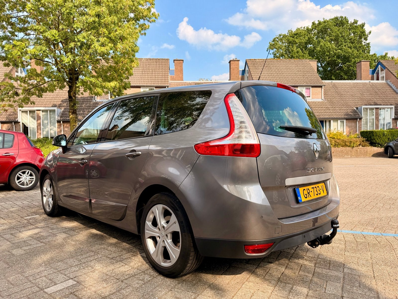 Ruime Renault Grand Scénic Automaat, Nieuwe APK, Airco, Auto's, Zwart, 4 cilinders, 75 €/maand, Particulier