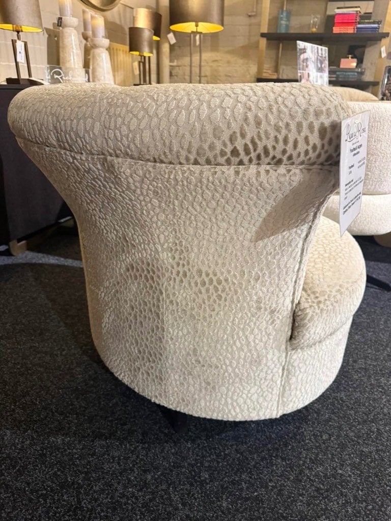 Fauteuil Aspen van UrbanSofa, Ophalen, Markt 27-29 Wageningen, UrbanSofa, Nieuw