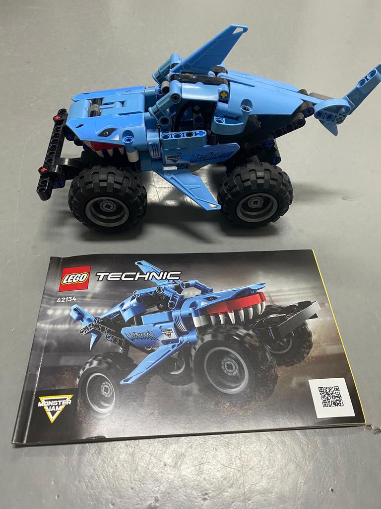Lego technic monster jam megalodon, Ophalen of Verzenden, Zo goed als nieuw