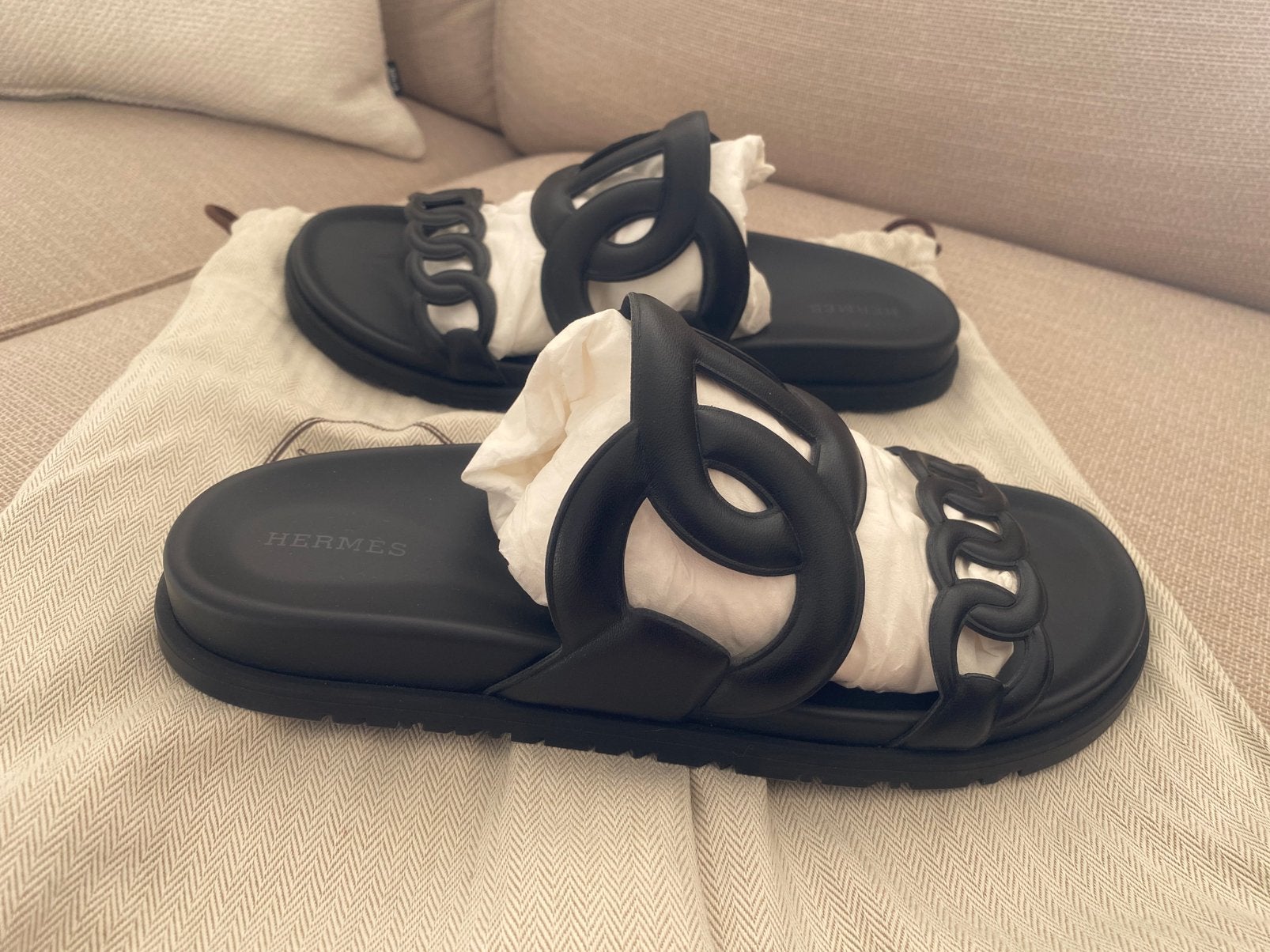Hermes extra slippers maat 40 zgan, Kleding | Dames, Schoenen, Ophalen, Zo goed als nieuw, Zwart