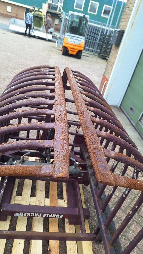 Mestklem voor paardeboxen Purple Packer, H.O.Albert Ale Slotema, Albert@hoaas.nl, Industriepark 2a 9351PA Leek, Stalling