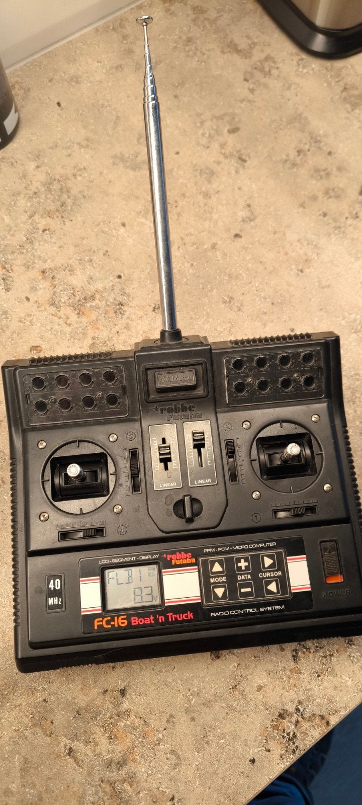 Futaba Robbe zender/ontvanger FC-16 40MHZ, Ophalen