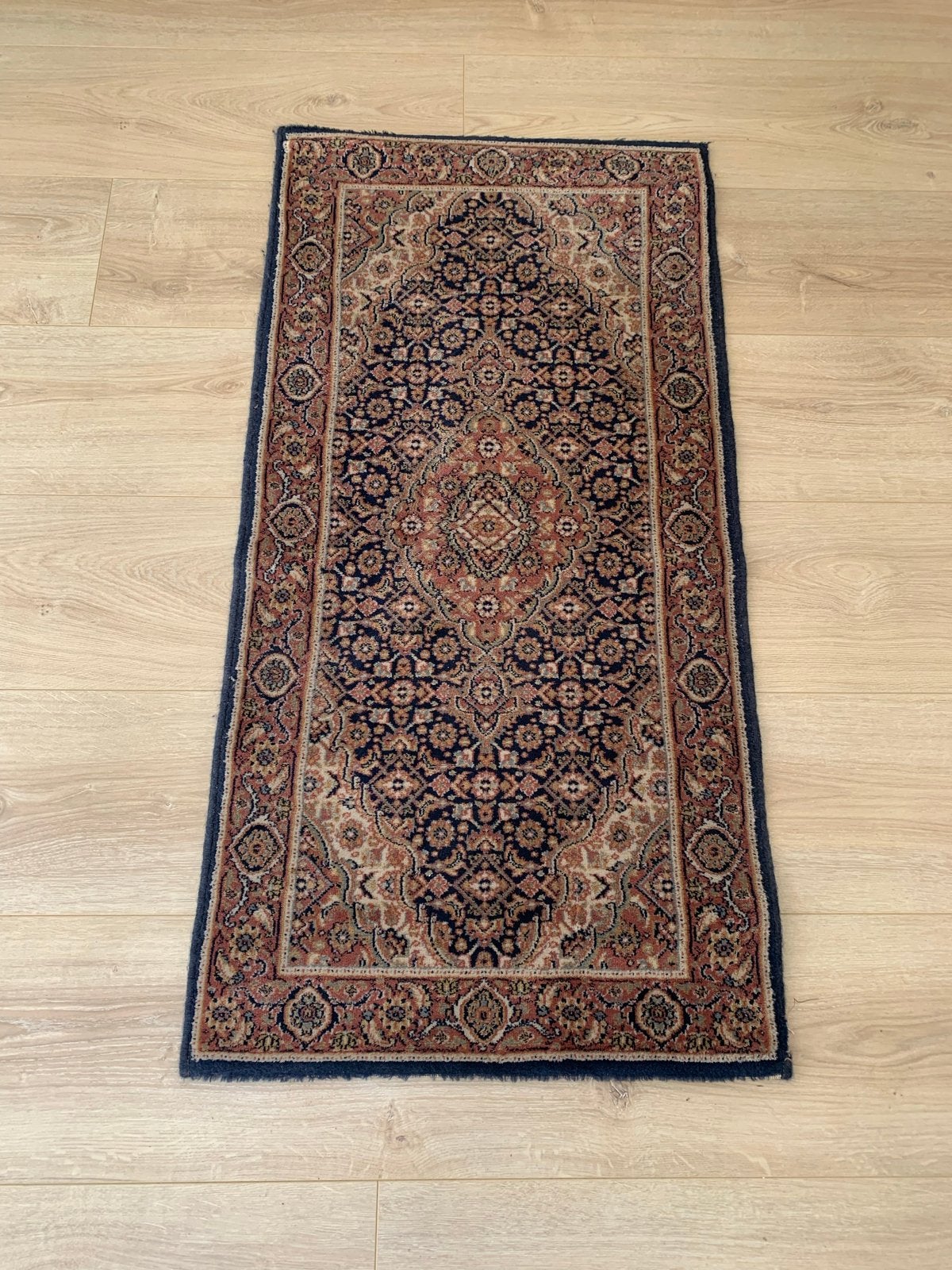 Louis de Poortere Galileo tapijt - Blauw/Rood/Beige, Huis en Inrichting, Stoffering | Tapijten en Kleden, 100 tot 150 cm, Blauw
