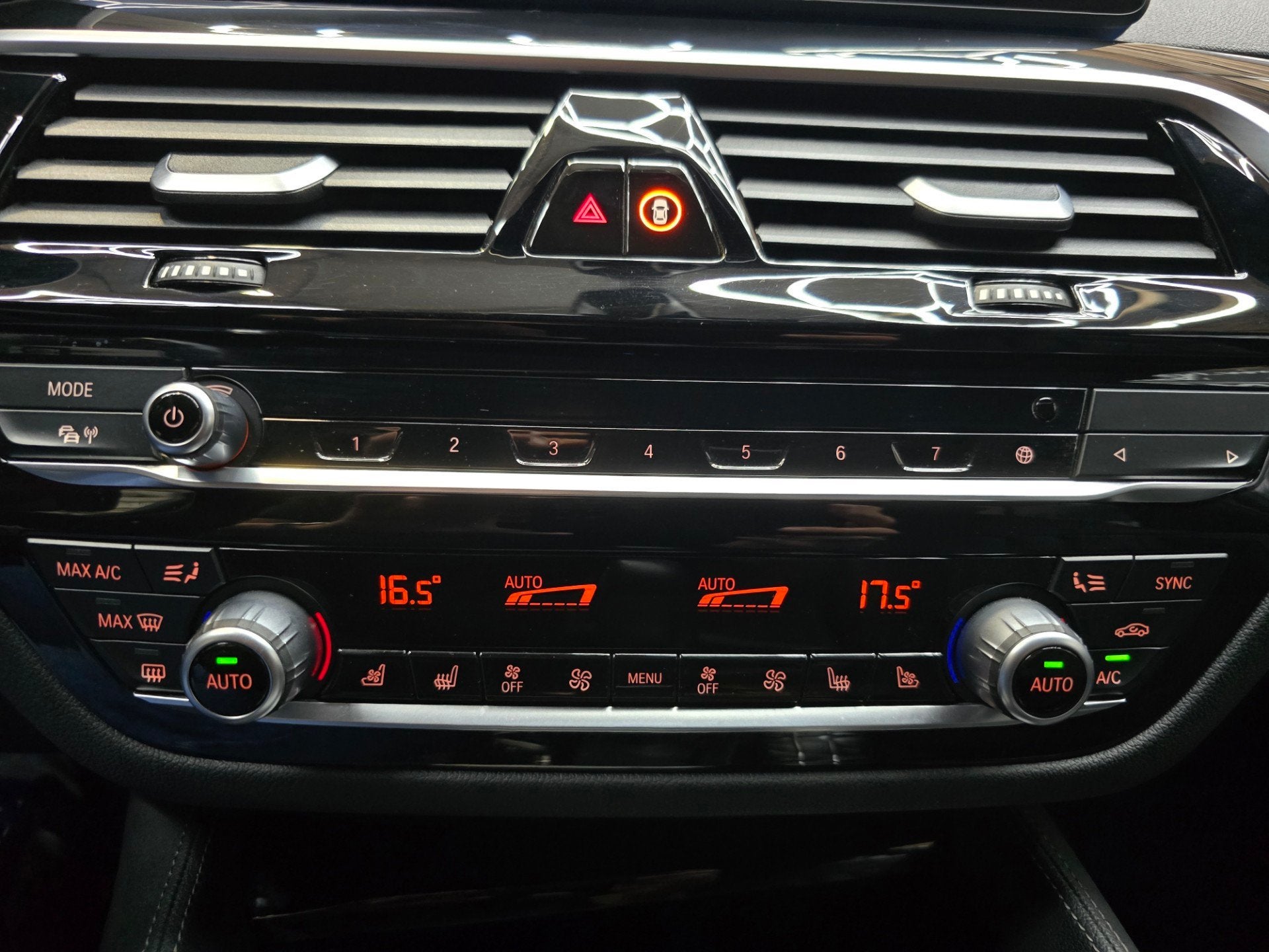 Foto 14 van BMW 5-serie 530e Business Edition Plus HUD Navi LED Memory s