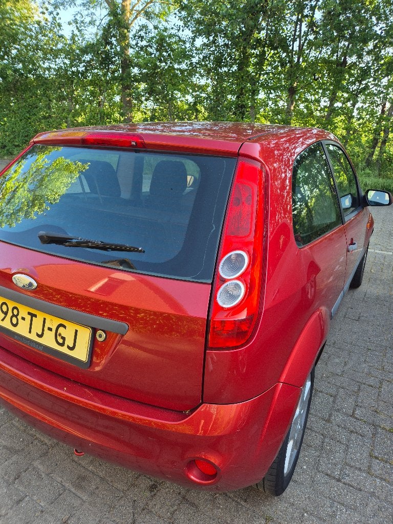 Ford Fiësta 1.4 16V 3DR 2006, Voorwielaandrijving, USB, Stof, 40 €/maand