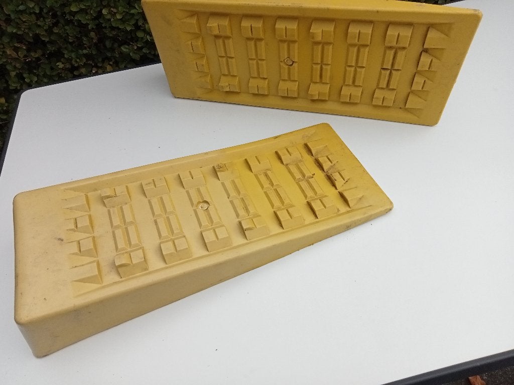 Wielkeggen / Oprijblokken (2 stuks), Ophalen, Gebruikt