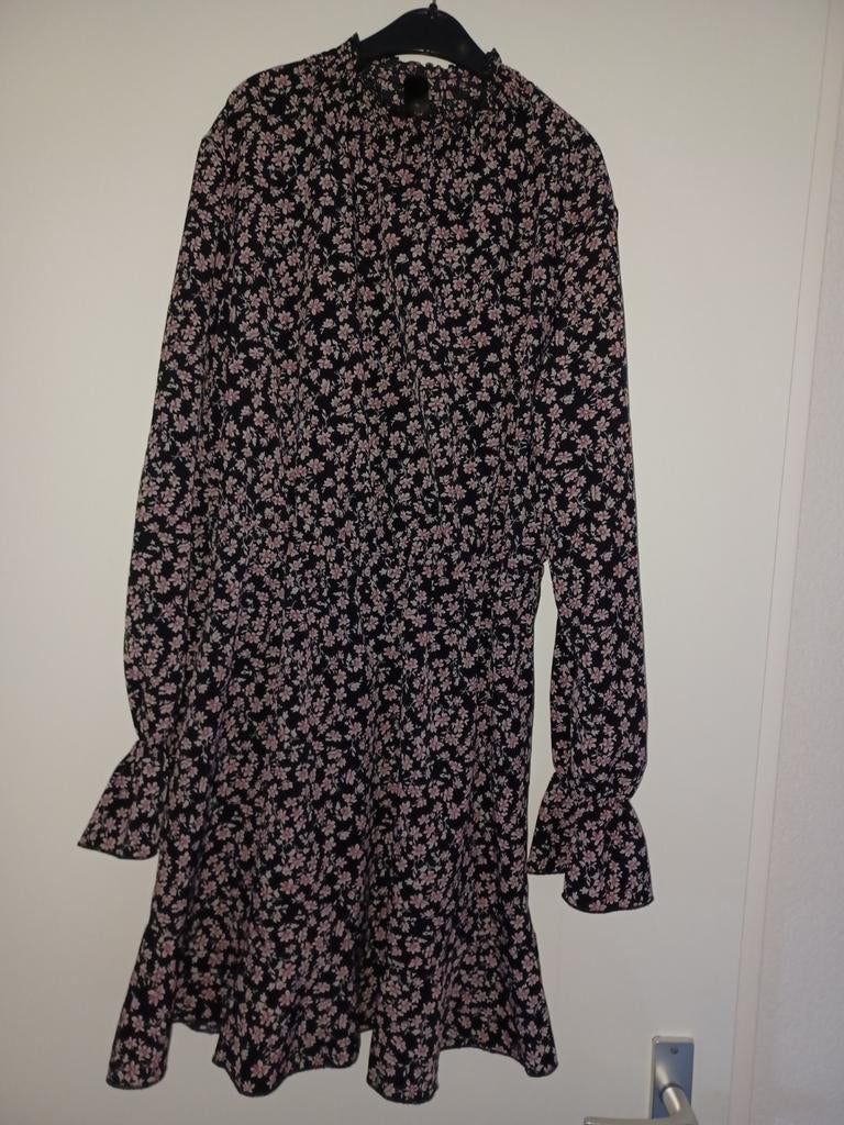 Bloemetjes jurk mt S, Kleding | Dames, Jurken, Zo goed als nieuw, Maat 36 (S), Overige kleuren, Onder de knie, Ophalen of Verzenden