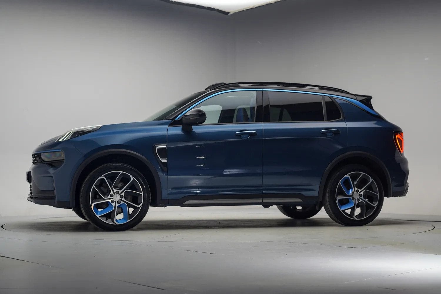 Lynk & Co 01 1.5 PHEV MY23 6,6kW Blauw [ SoH 96% | Zwarte he, Auto's, Automaat, Blauw, Bedrijf, Verwarmde buitenspiegels
