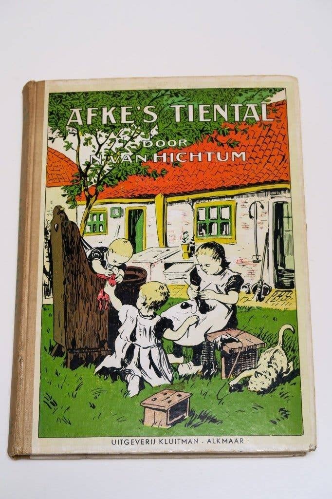 Boek: Afke's tiental - N. van Hichtum - Kluitman 18e druk, Ophalen of Verzenden, Gelezen, N. van Hichtum, Fictie