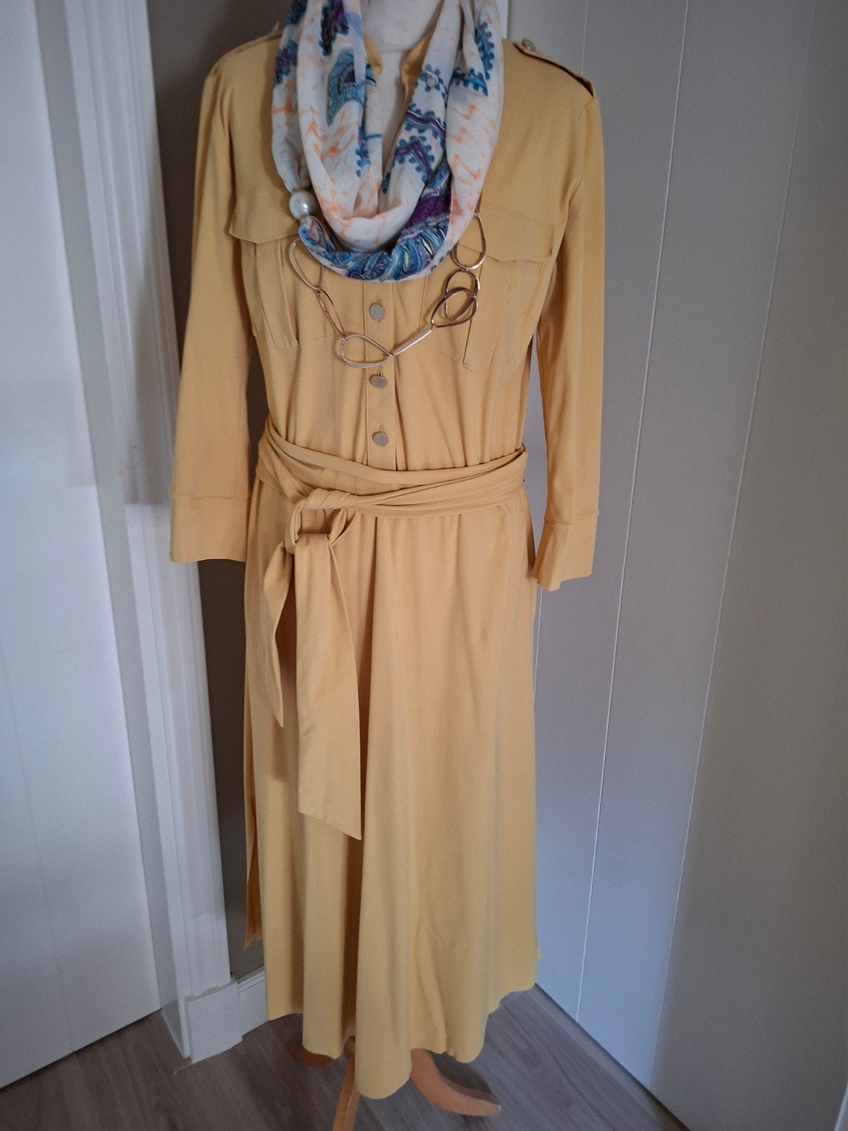 Geel midi-jurk van Lilytime, maat 38, Kleding | Dames, Jurken, Maat 38/40 (M), Geel, Ophalen of Verzenden, Zo goed als nieuw