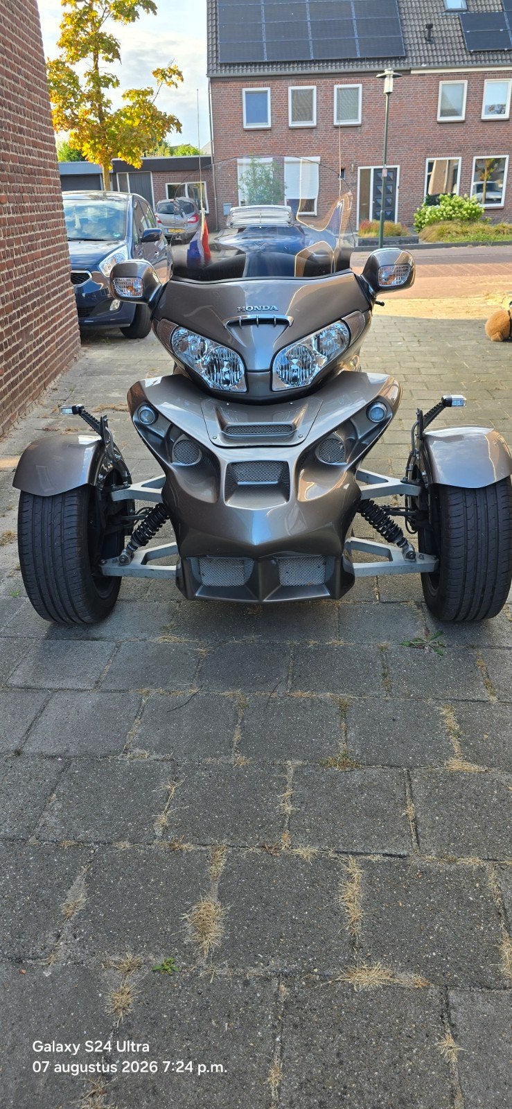 honda gl 1800  trike met twee wielen voor, Particulier