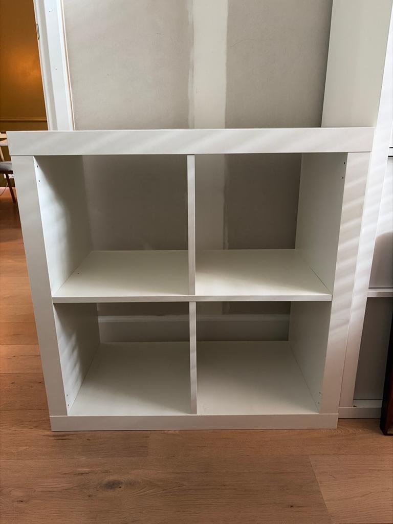 Witte Kallax-stijl kast met 4 vakken, Huis en Inrichting, Kasten | Wandmeubels, Ophalen, Zo goed als nieuw, 25 tot 50 cm, Minder dan 150 cm