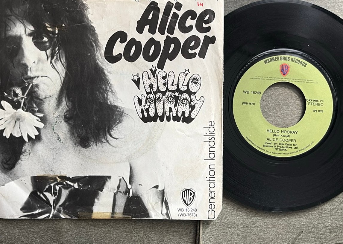 Alice Cooper - Hello Hurray 7” NL 1973, Gebruikt, 7 inch, Ophalen of Verzenden, Rock en Metal