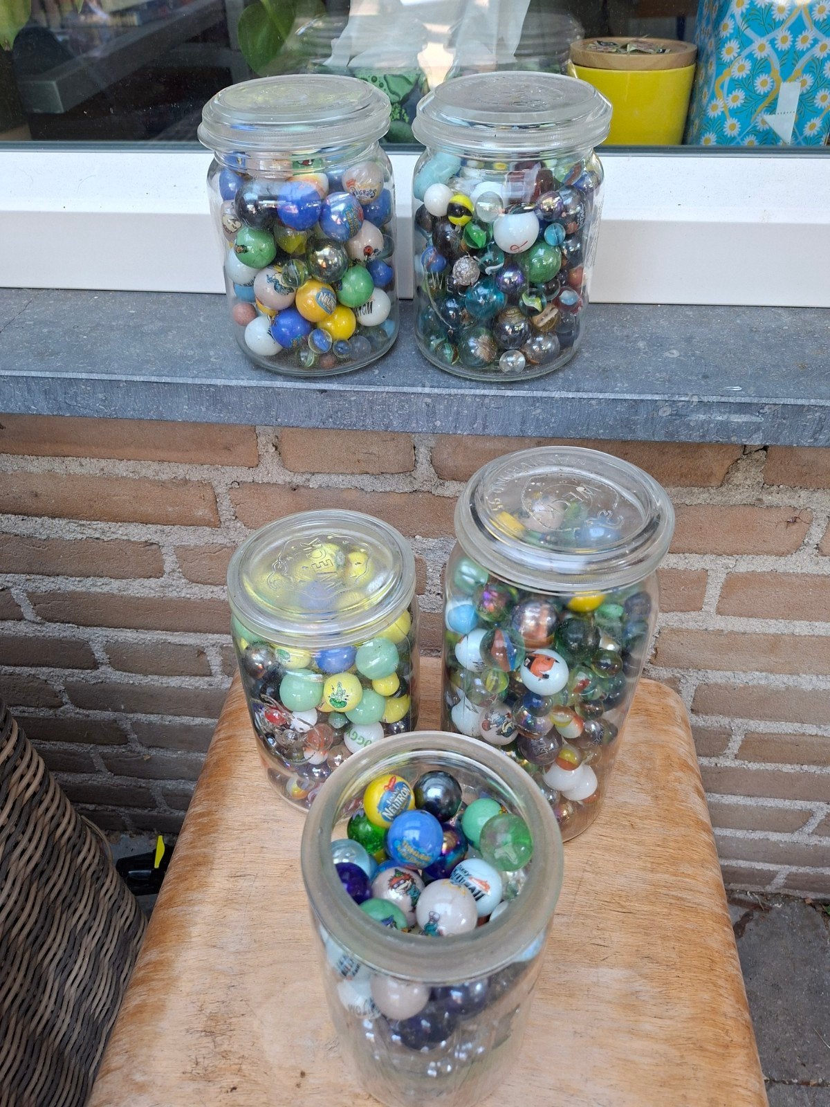 Heel veel knikkers., Ophalen