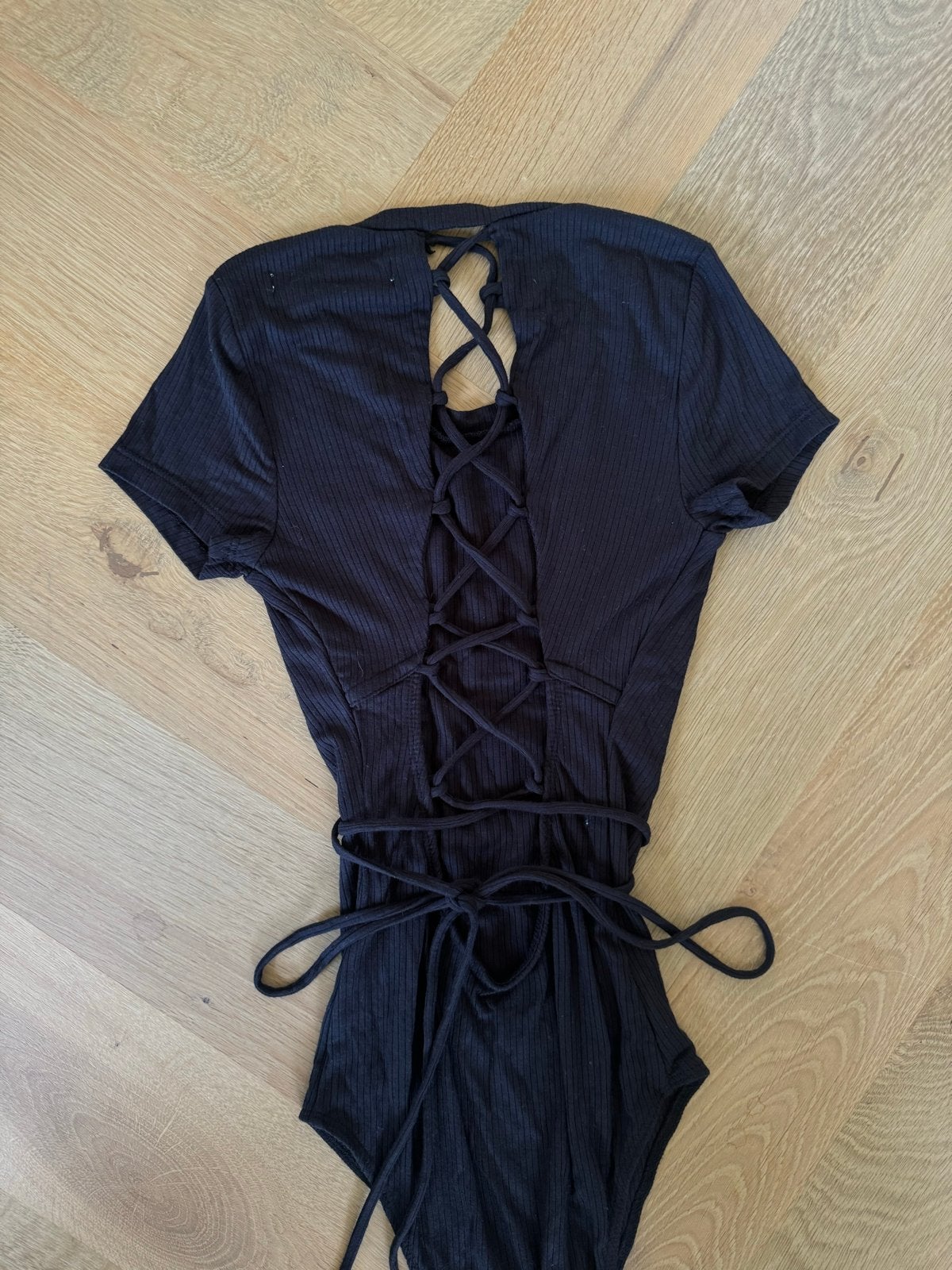 Abercrombie & Fitch zwarte open rug bodysuit XS ongedragen, Zwart, Nieuw, Ophalen of Verzenden, Korte mouw