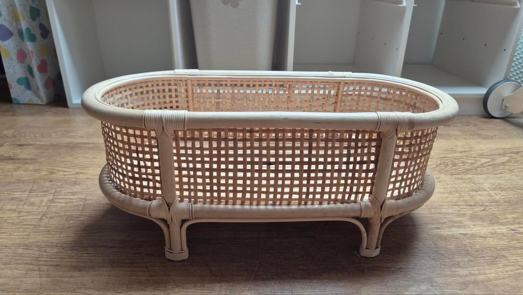 Rotan mand, te gebruiken als boekenrek of plantenbak, Gebruikt, Mand, Ophalen of Verzenden, Riet