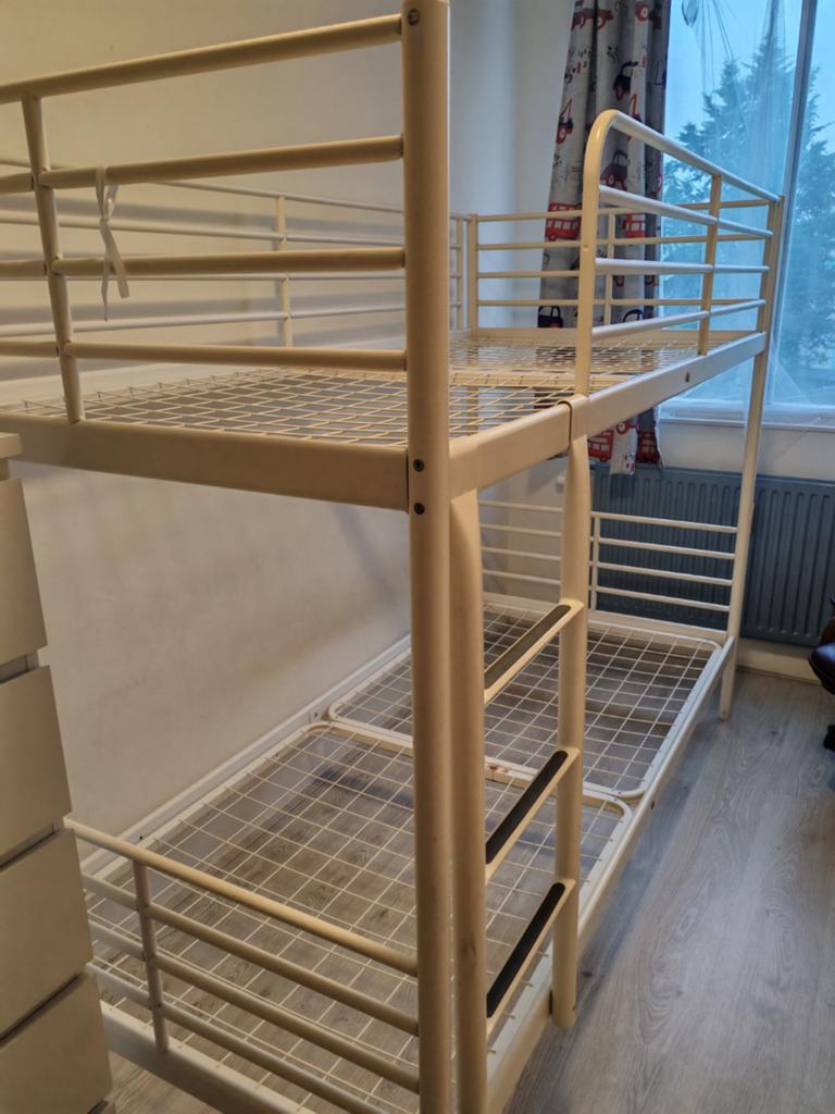 Stevig metalen stapelbed - ideaal voor kleine ruimtes, Ophalen of Verzenden