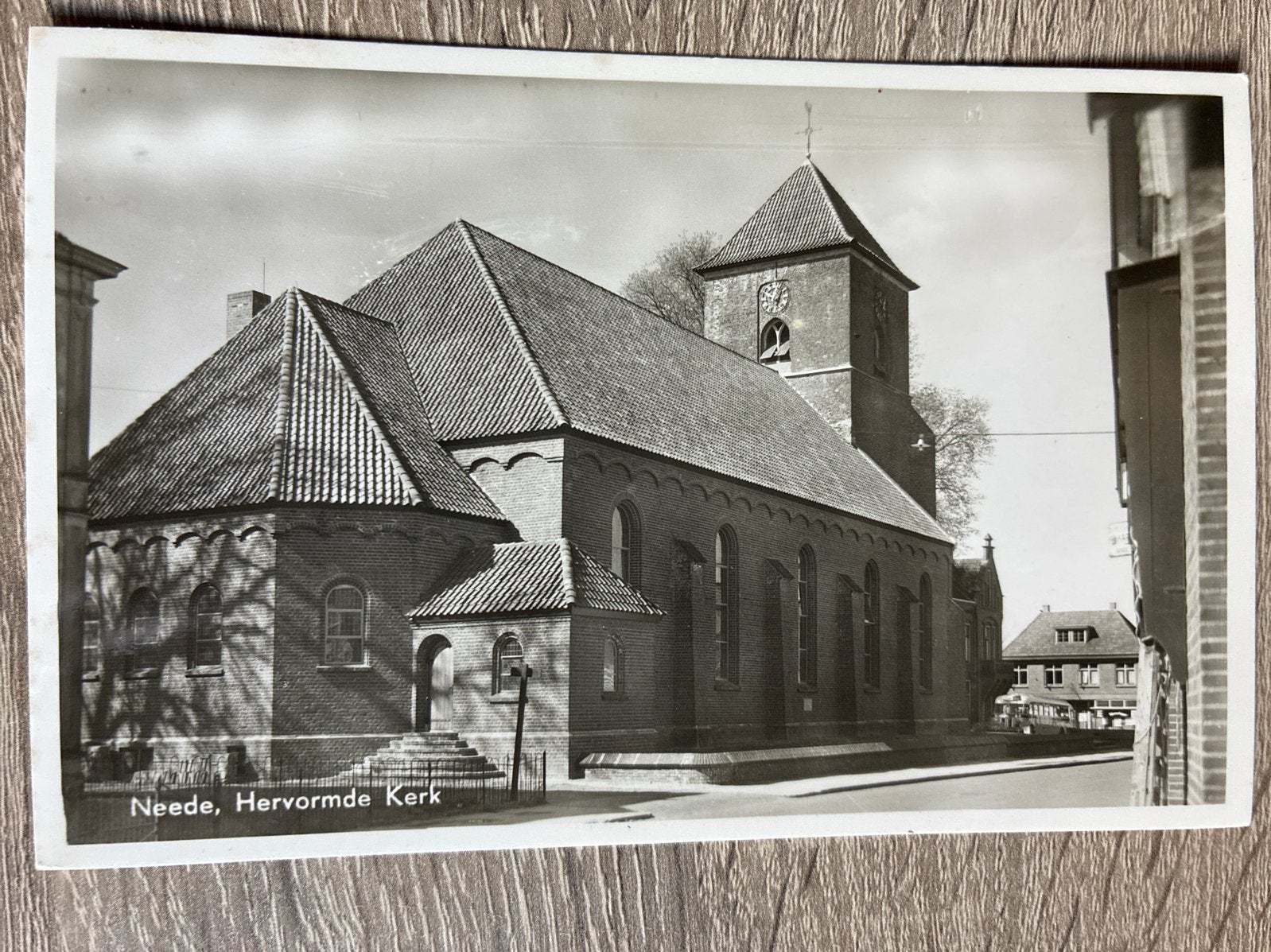Ansichtkaart Neede, Hervormde Kerk - Hofmeyer’s Boekhandel, Ophalen of Verzenden, 1920 tot 1940, Ongelopen, Gelderland
