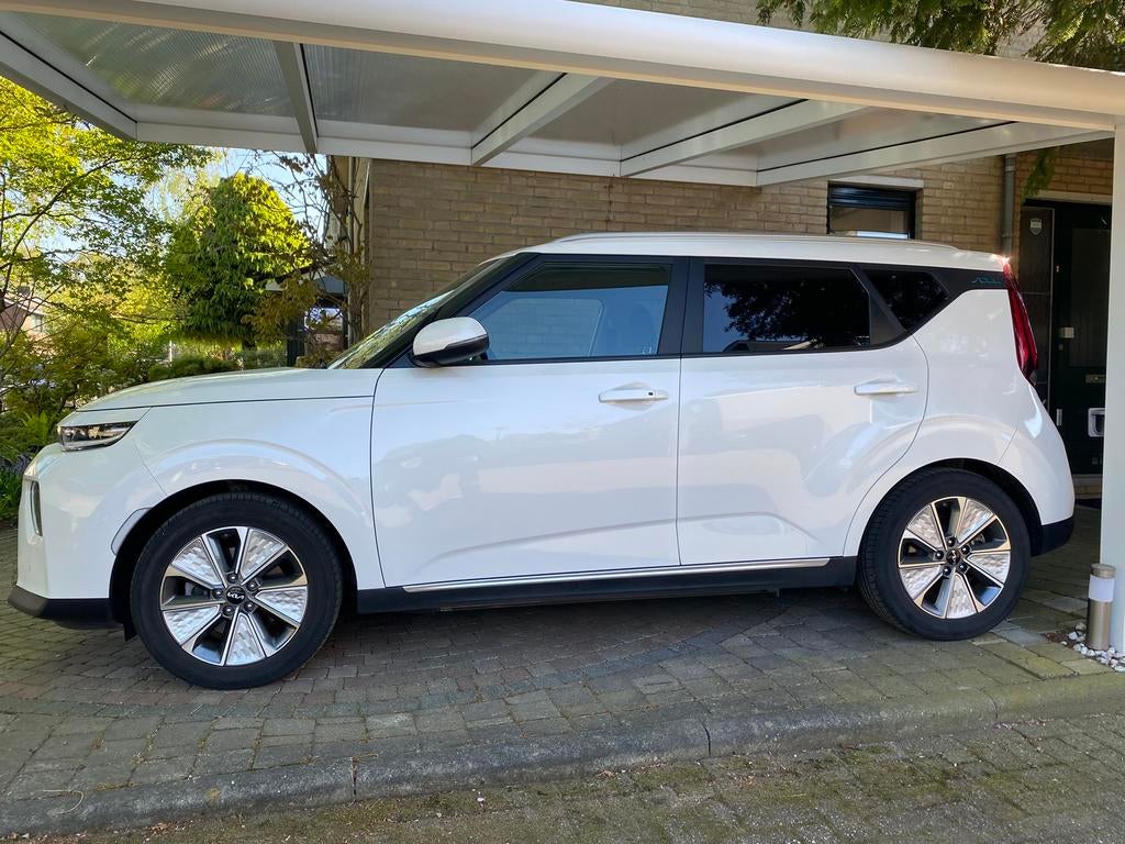 Kia e-Soul 64kWh DynamicPlusLine 204pk Aut 2021 38.650 km, Auto's, Kia, Zwart, 1657 kg, Leder en Stof, Wit
