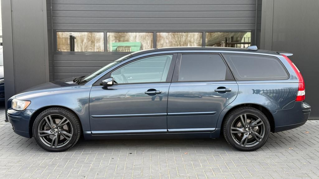 Volvo V50 2.4i Momentum Airco|Automaat|NAP, Auto's, Volvo, Gebruikt, 700 kg, Blauw, 2435 cc