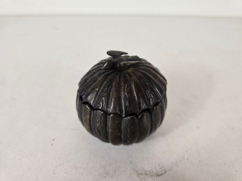 Dekselbakje getooid met vogel, legering, India, 19e eeuw, Ophalen of Verzenden, Brons