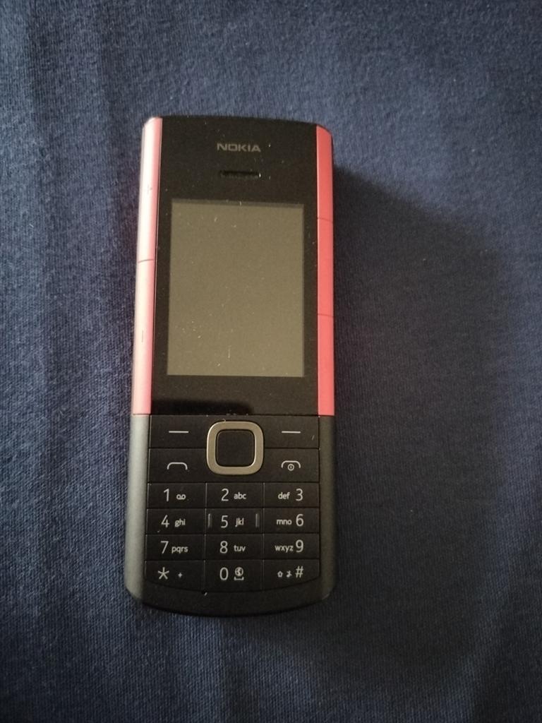 Nokia klassieke telefoon - Zo goed als nieuw, incl. lader, Telecommunicatie, Mobiele telefoons | Nokia, Zwart, Fysiek toetsenbord