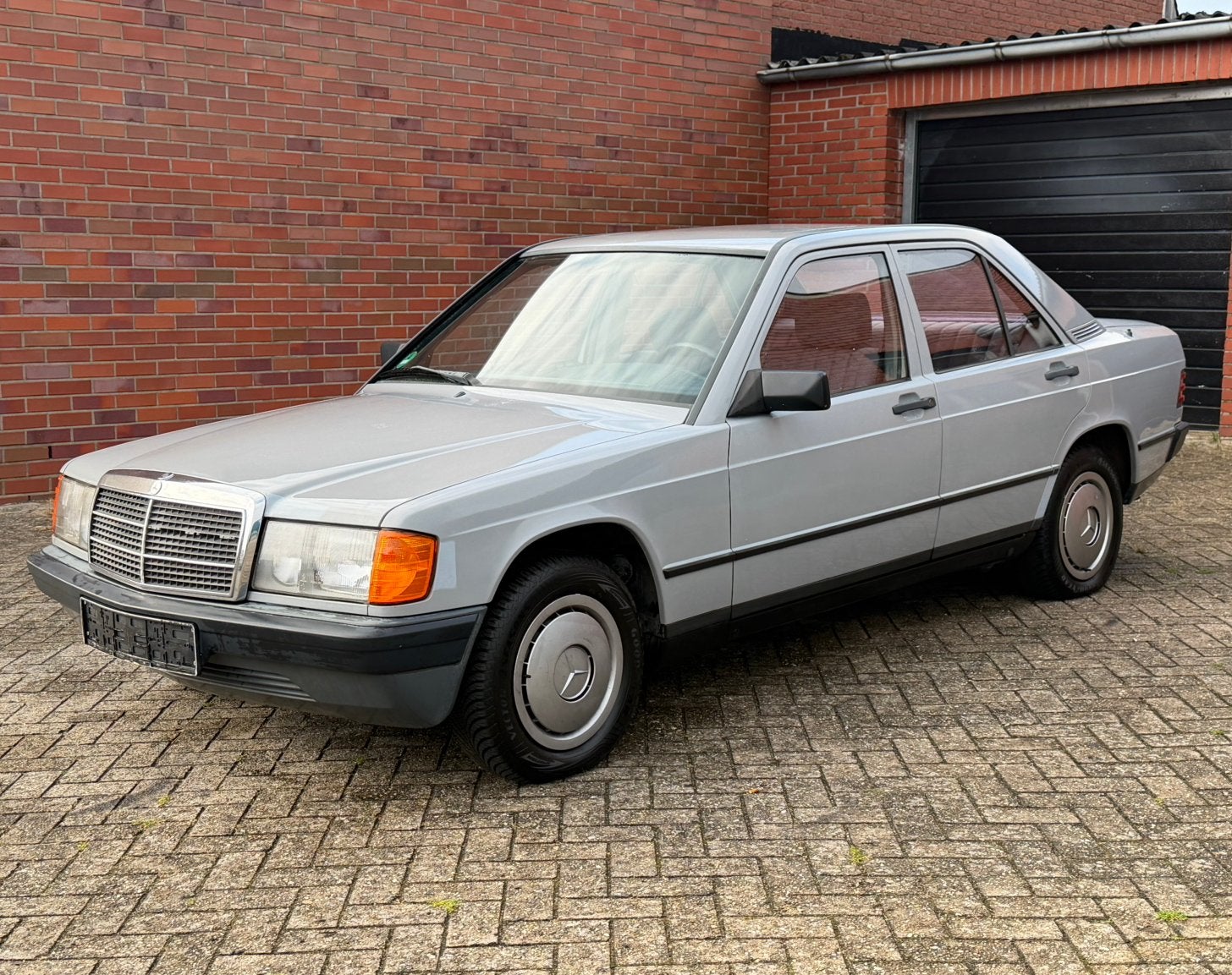 Mercedes-Benz 190E 2.0 Lias grau Oldtimer W201, Mercedes-Benz, Bedrijf, Handgeschakeld, Blauw