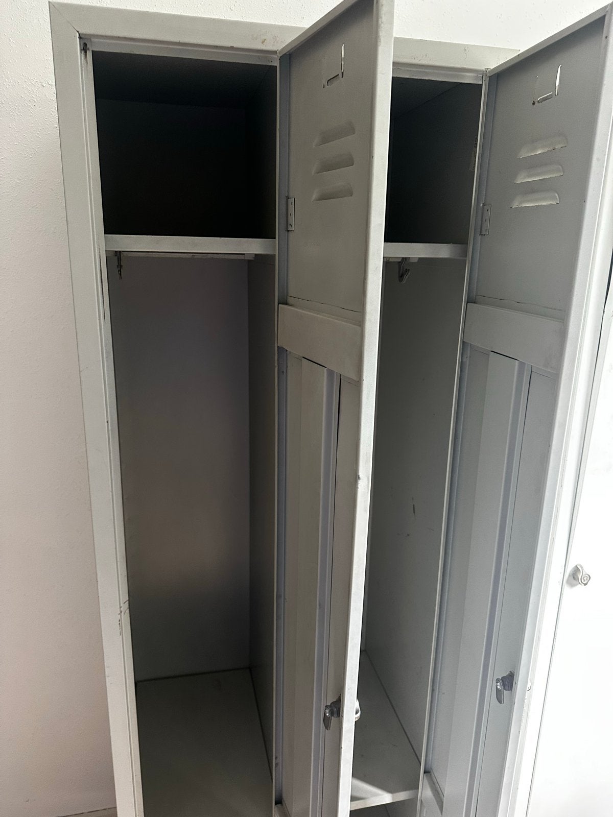 Metalen locker / kledingkast met 2 deuren, Ophalen, Gebruikt
