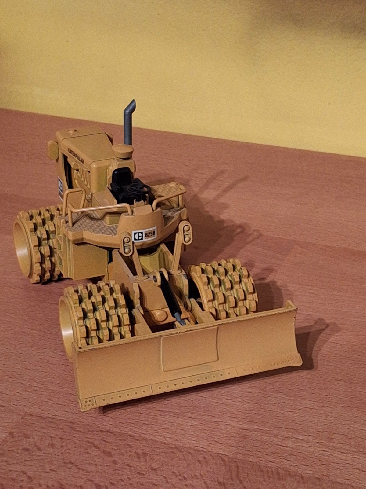 Caterpillar CP-825B Compactor Model, Ophalen of Verzenden, Zo goed als nieuw