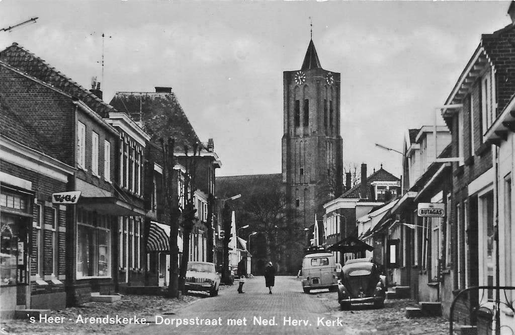 AK 's-Heer Arendskerke - Dorpsstraat met Ned. Herv. Kerk, Verzamelen, Verzenden, 1960 tot 1980, Ongelopen, Zeeland
