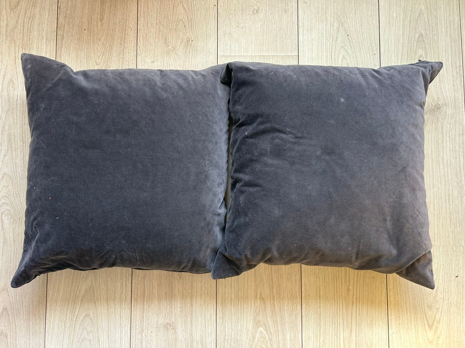 Ikea Sierkussens set van 2 donkergrijs velvet, Gebruikt, Vierkant, Ophalen of Verzenden, Sierkussen