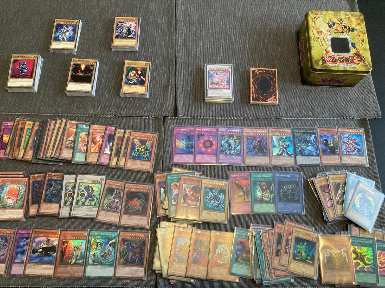 Grote verzameling Yu-Gi-Oh! kaarten met blik, Ophalen of Verzenden, Gebruikt, Meerdere kaarten, Foil