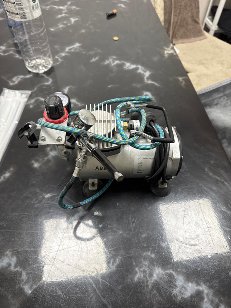 Airbrush compressor met airbrush pistool, Ophalen, Zo goed als nieuw