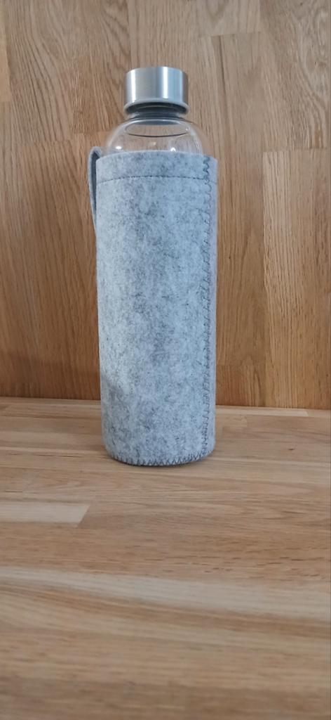Nieuwe glazen drinkfles met vilten hoes, Ophalen of Verzenden, Nieuw