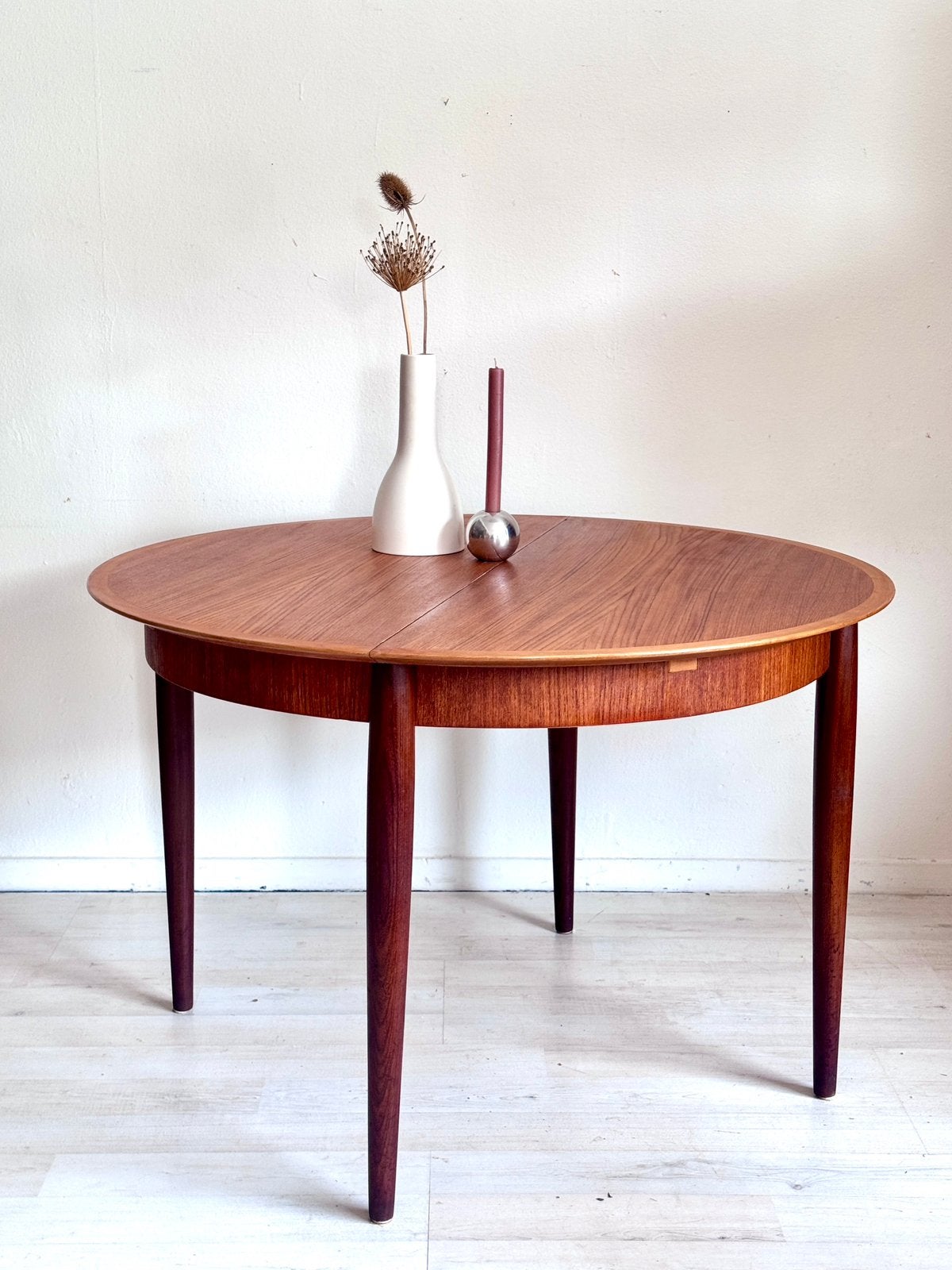 Vintage ronde eettafel verlengbaar teak  jaren 60 Lübke, 100 tot 150 cm, Zo goed als nieuw, X, Teakhout