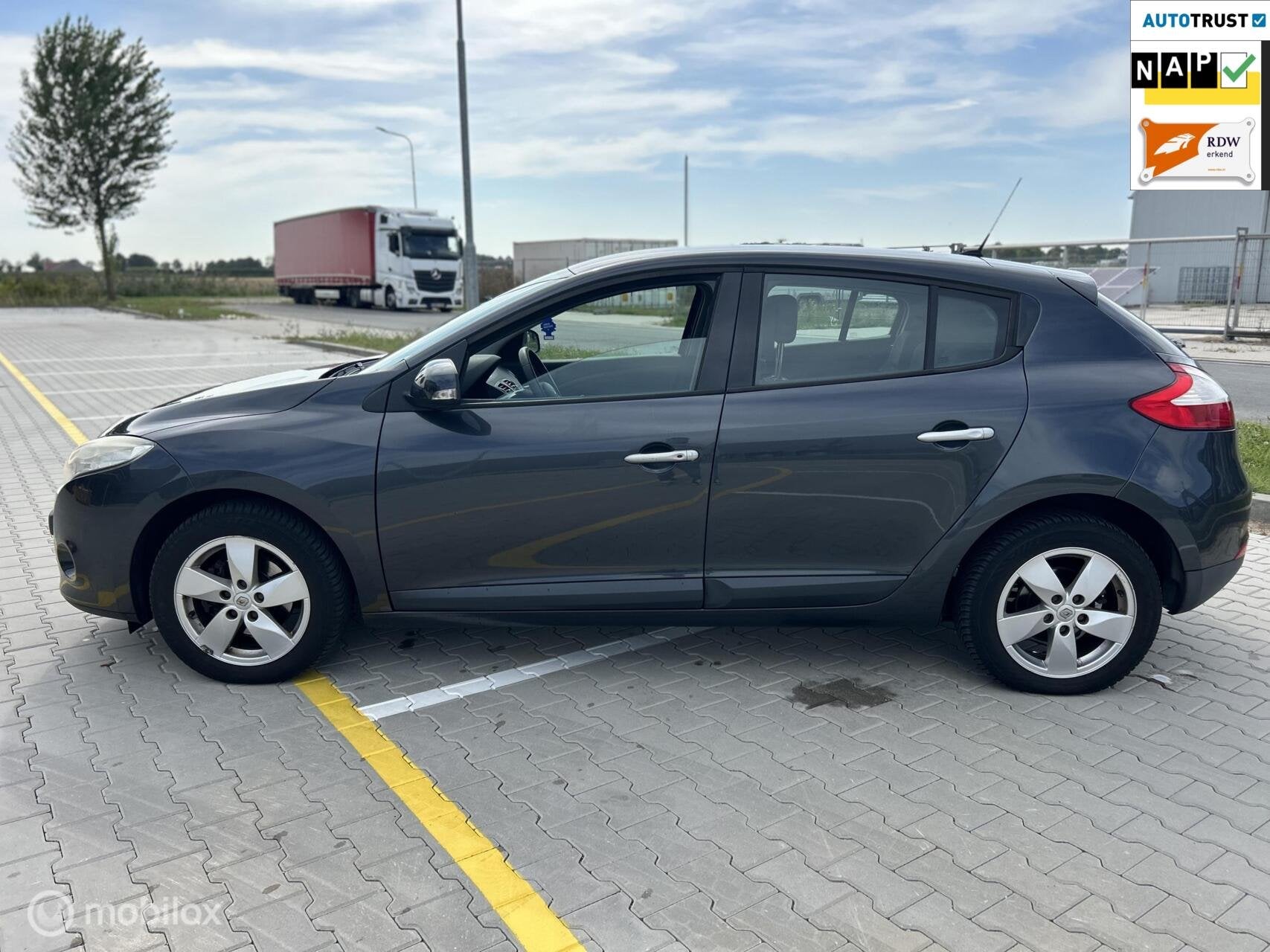Renault Megane 1.6 Dynamique|NAP|CRUISE CONTR|AIRCO, Auto's, 4 cilinders, Bedrijf, Handgeschakeld, 645 kg