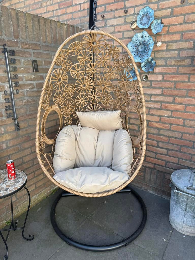 Comfortabele hangstoel met kussen - Perfect voor ontspanning, Ophalen, Zo goed als nieuw, Wicker