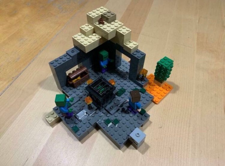 LEGO Minecraft 21119 De Kerker, Ophalen of Verzenden, Gebruikt
