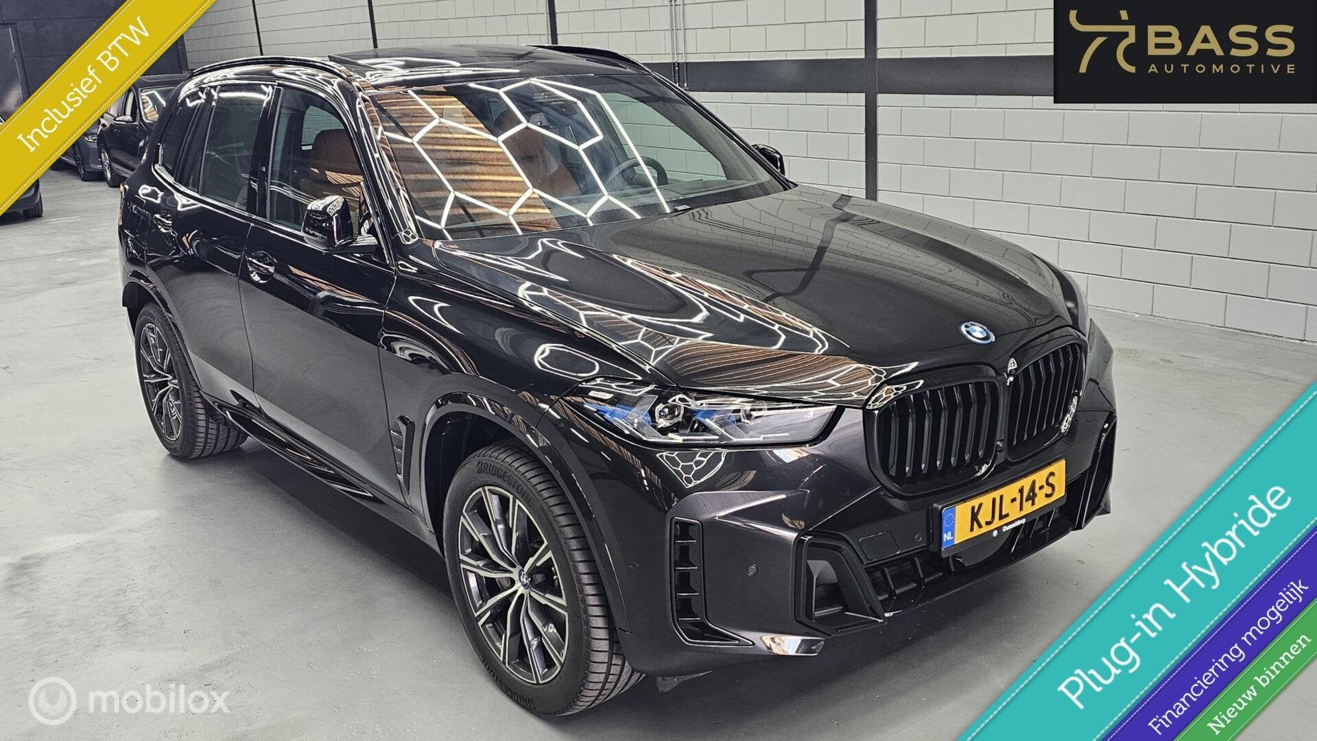 BMW X5 xDrive 50e 3.0ie met 390PK Bj 2025 Lage KM !, Gebruikt, 2395 kg, Zwart, Bedrijf