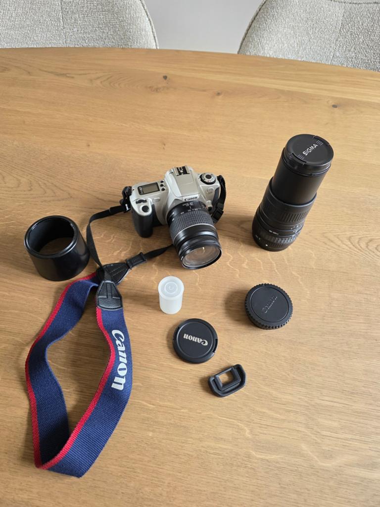 Canon EOS 300 plus extra zoom lens sigma incl fototas, Ophalen of Verzenden, Gebruikt, Spiegelreflex, Canon