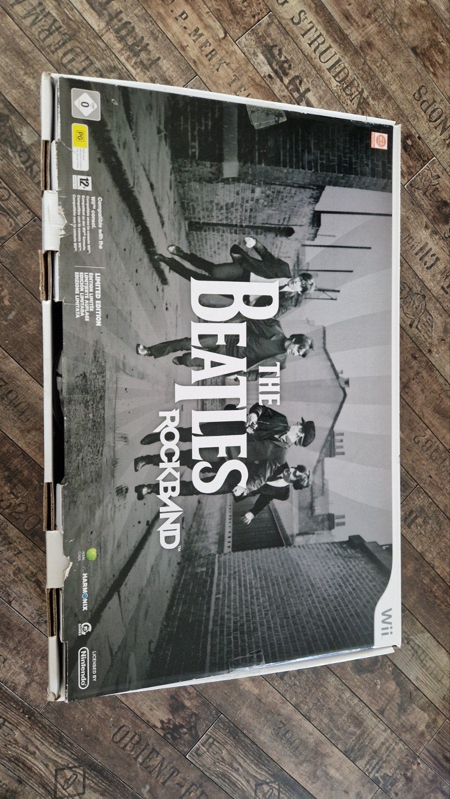 The Beatles Rock Band Limited Edition Wii Spel, Ophalen