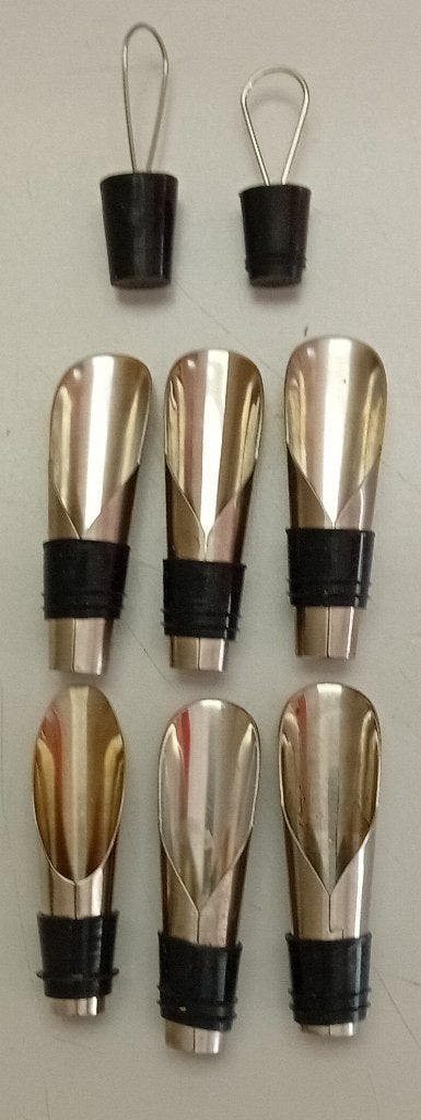 Te Koop: Zes schenktuiten en vijf stoppers, nieuw., Overige typen, Nieuw, Ophalen of Verzenden, Meerkleurig